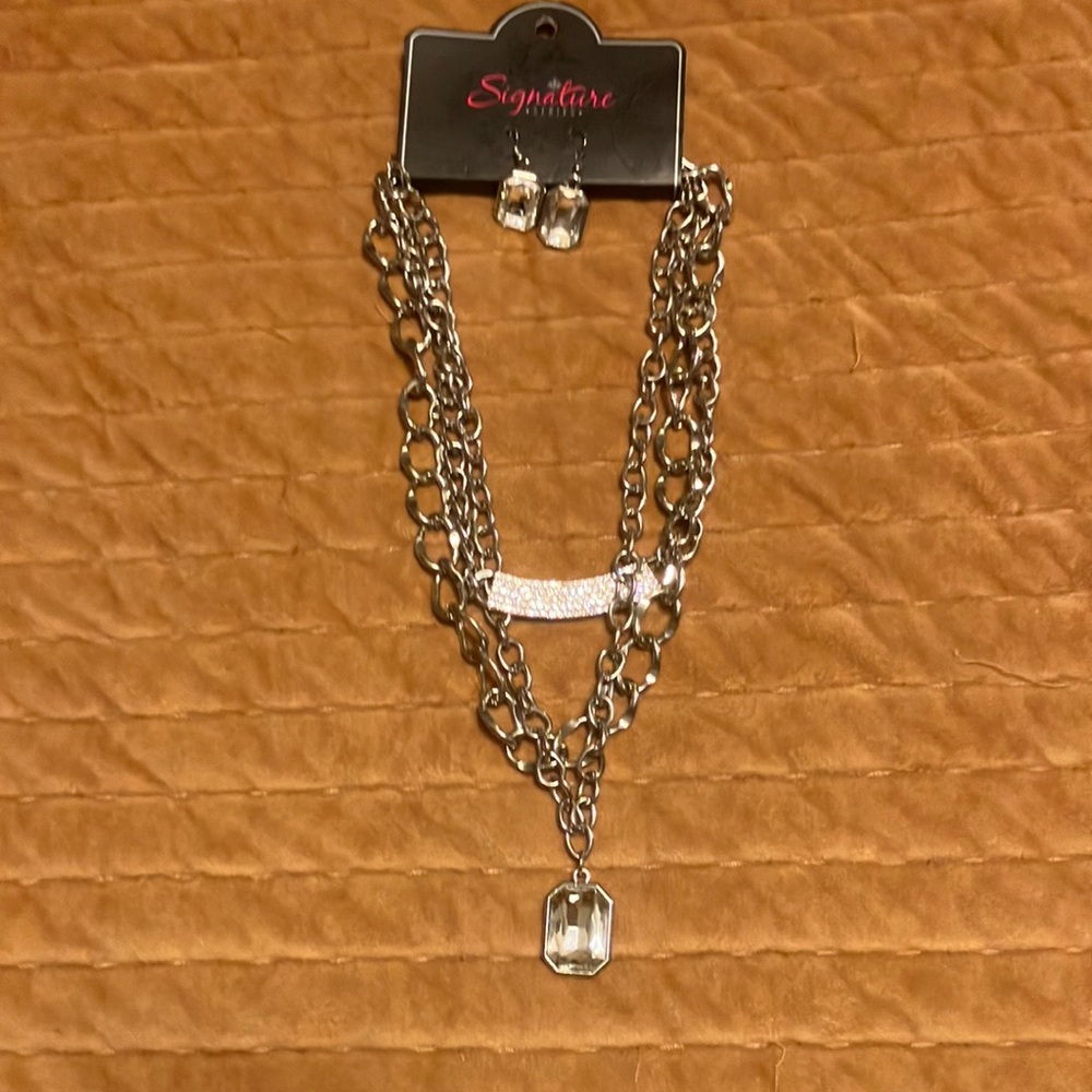 Chunky chain layered necklace with matching earrings
